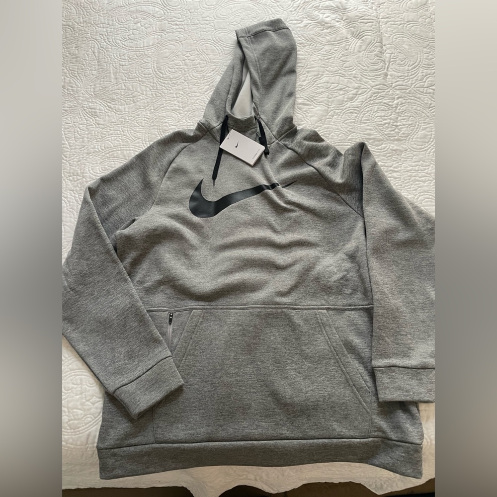 Nike Therma-Fit Hoodie in White and Black